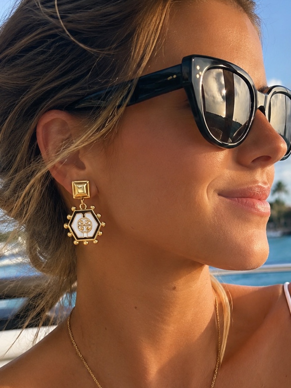 Nwt Tory Burch Gold and White Hexagonal Logo Dangle Earrings - Picture 2 of 2